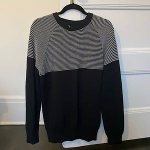 Men’s warm sweater like new.